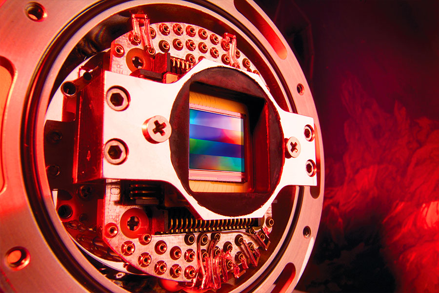 
       Four-color focal plane array on the cold finger of a multi-band camera.
    