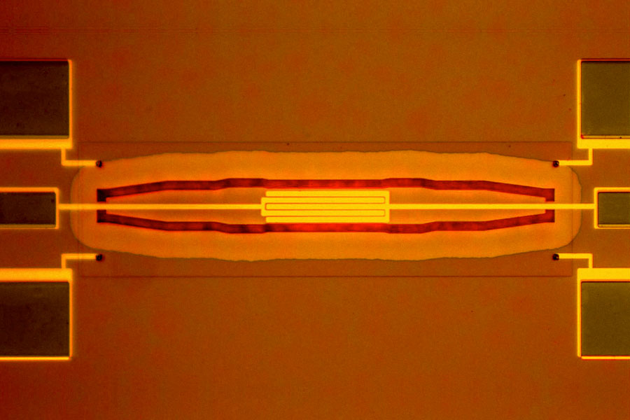 
       Heart of the Clock: Optical image of an InAlN/GaN resonator that is the heart of an ultra-stable clock working at 500°C (operational and stable at the surface of Venus).
    